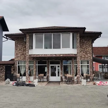 Nikrom1